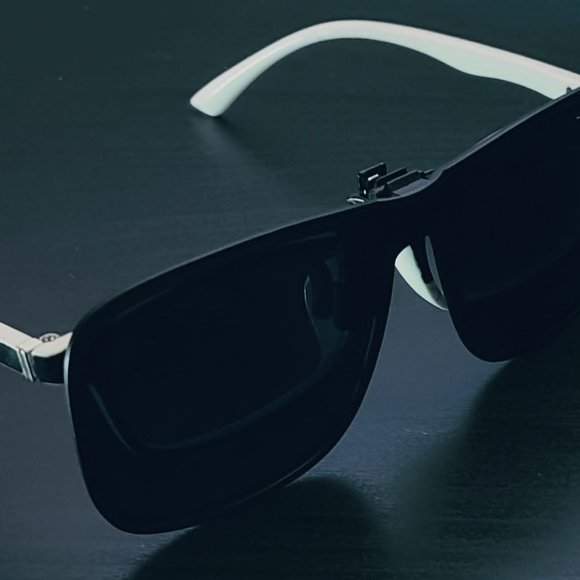 Brand New Sunglasses Flip Up Polarized Clip On - Picture 8 of 8